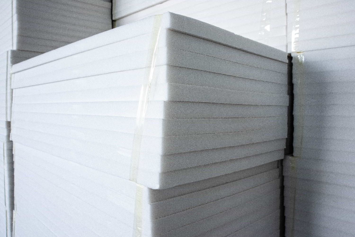 山東擠塑板廠家和大家淺談擠塑板的作用